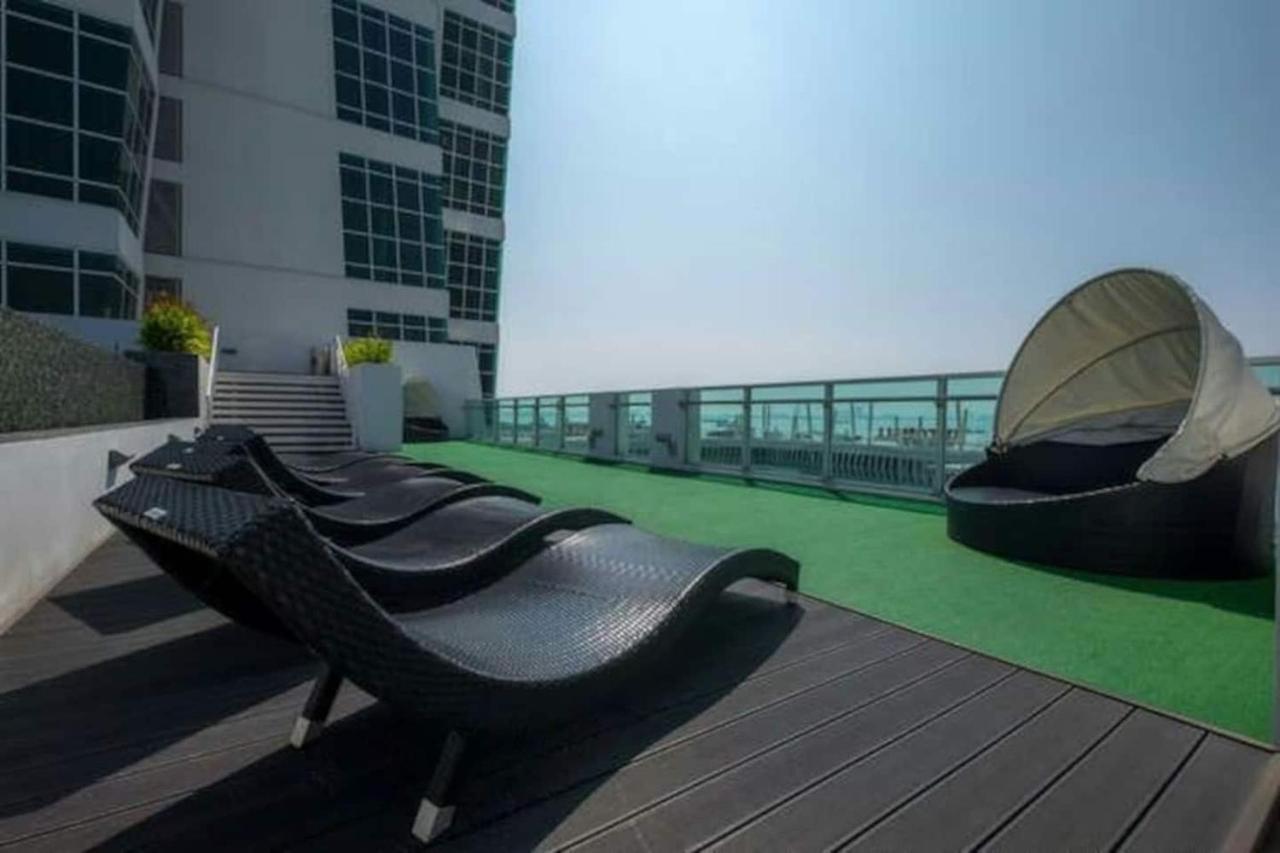 Loft Pano Seaview Suite 2 Bedroom By The Only Bnb Jelutong ภายนอก รูปภาพ